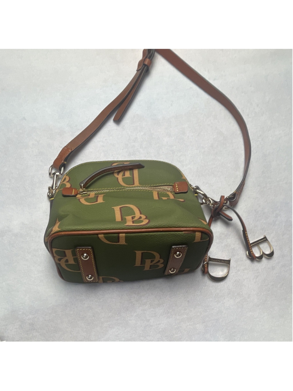 Dooney & Bourke Green DB Logo Crossbody Bag Zip, Detachable Strap, Small - Picture 2 of 7